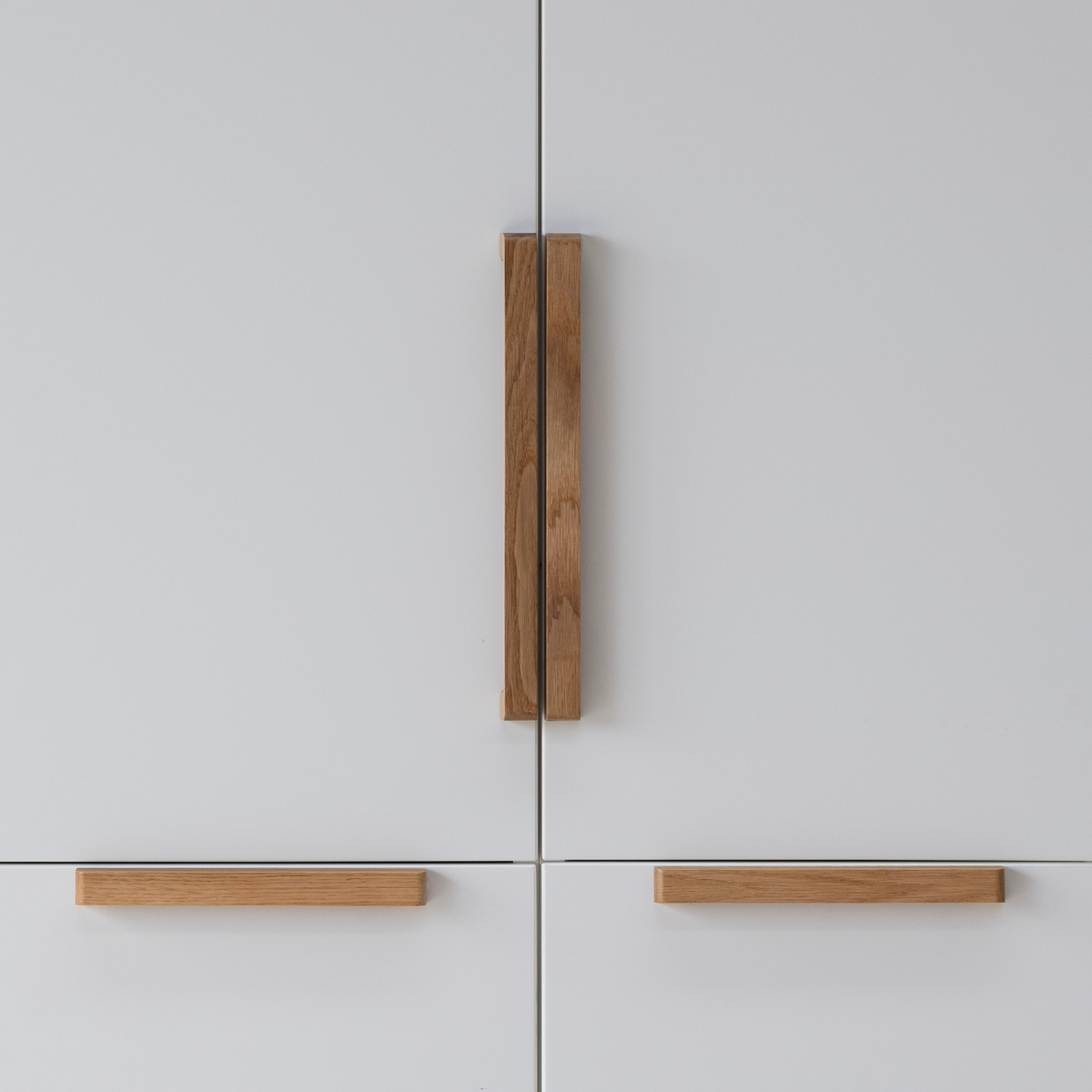 Millie Timber Handle: Sleek Edge-Fit Design – Linear Standard