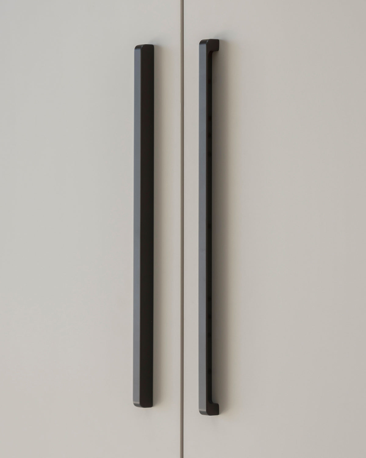 Slimline Handle: Sleek & Affordable Finger Pull – Linear Standard