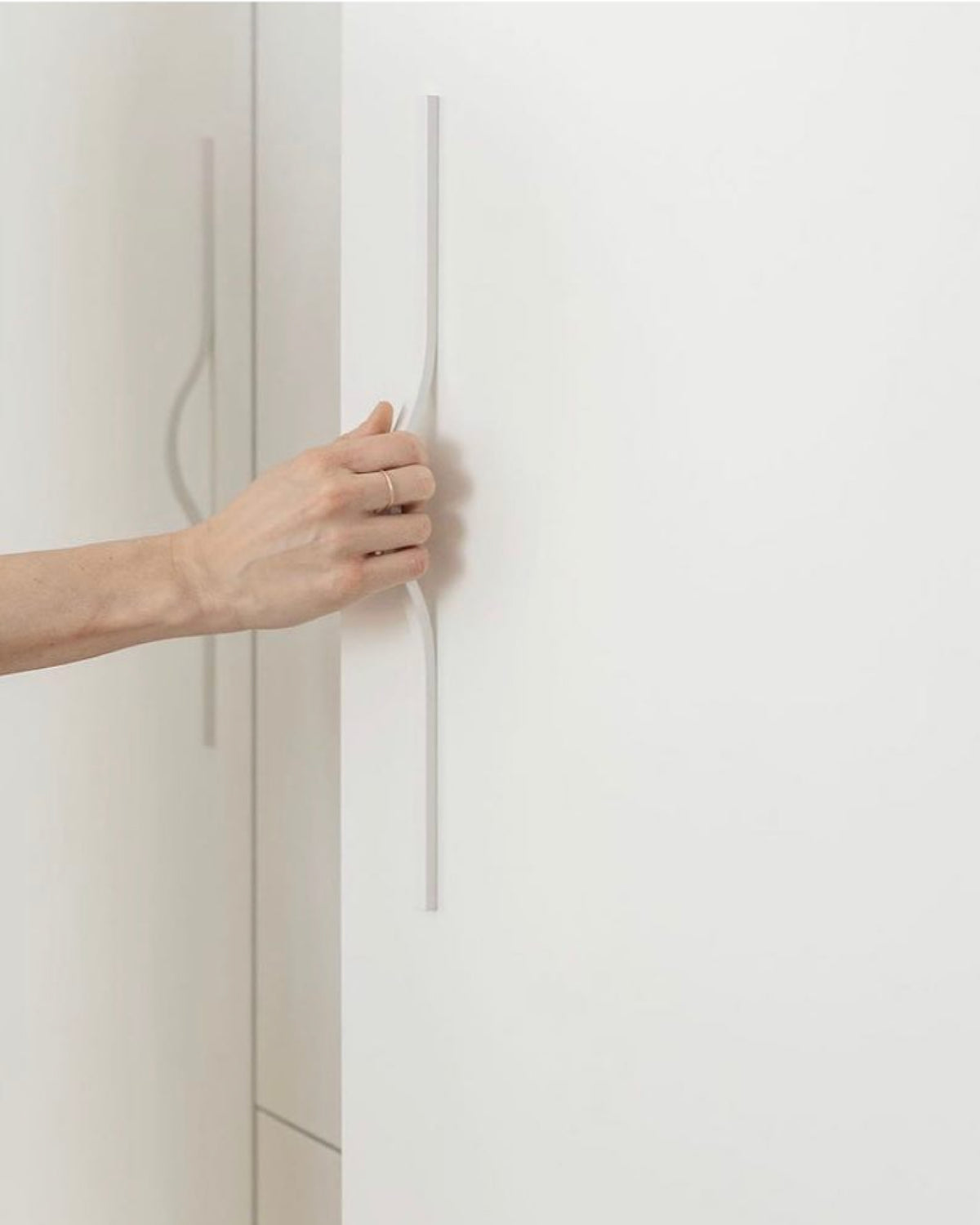 Brave Handle: Cabinet Pull in Multiple Sizes – Linear Standard
